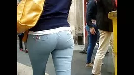 Belle fille en linge ...