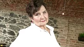 Busty des vidéos de  ...