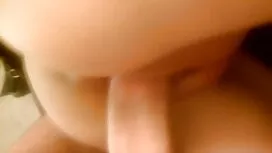 Une jeune fille de 1 ...