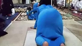 Une bonne fille se f ...
