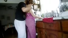 Le gars a donné à sa ...
