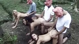 Après avoir joué au  ...