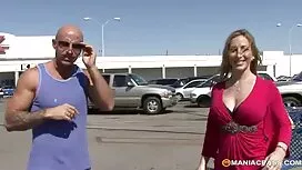 Chienne a tiré sa cu ...