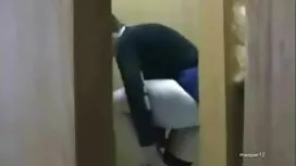 Le garçon a mis un p ...